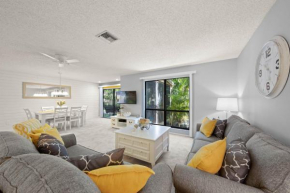 Quiet spacious resort condo near Bowmans Beach - Blind Pass E109